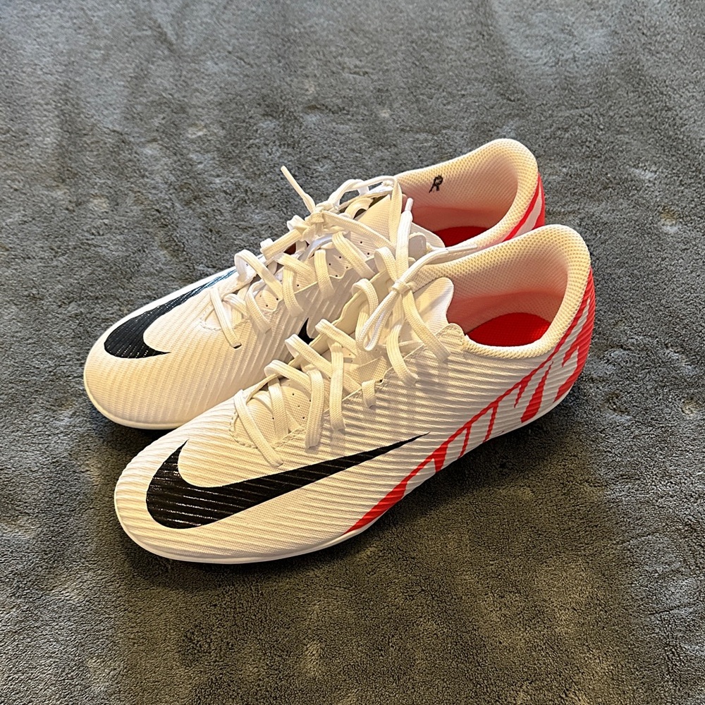 Nike Mercurial Soccer Cleats (Size 7.5) Brand New (B)